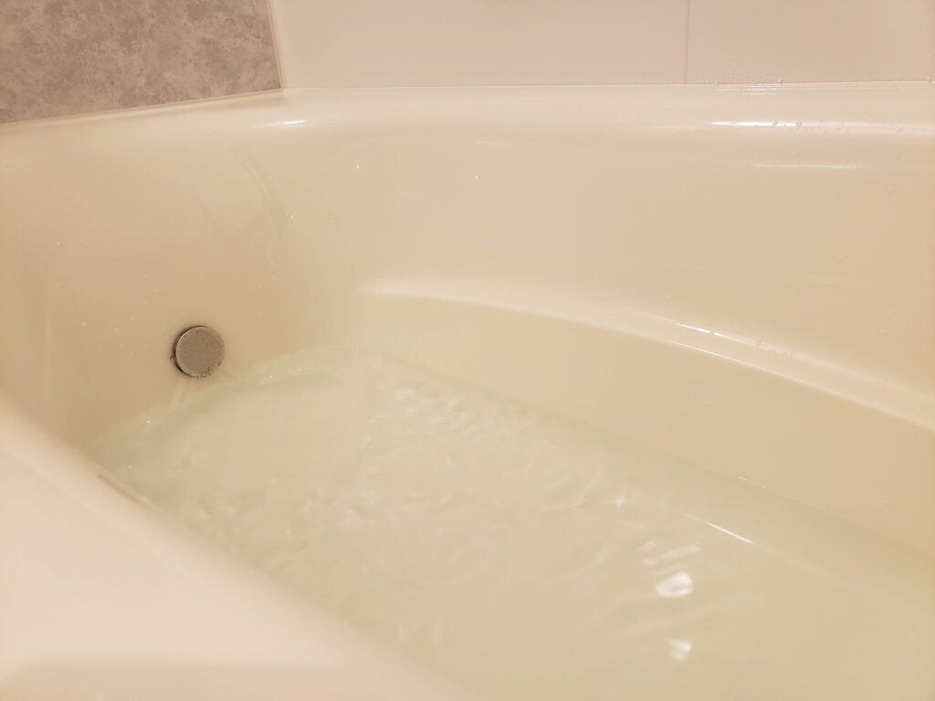 注文住宅のお風呂は、人工大理石浴槽とダウンライトが費用対効果良し!